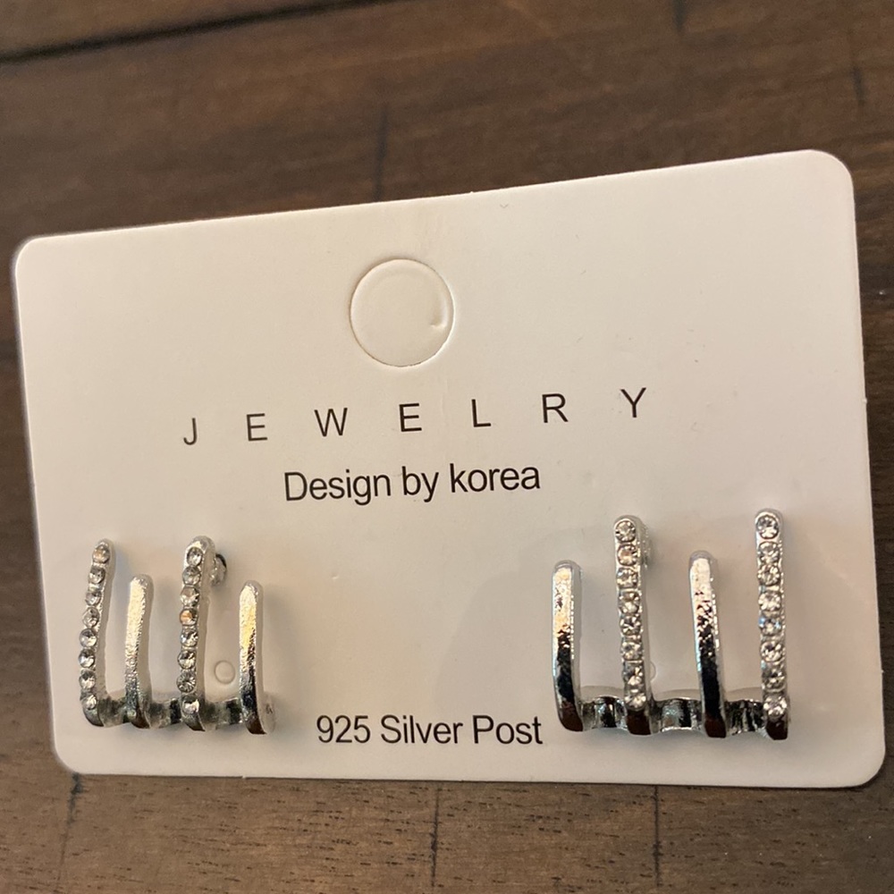 NIB Silver/ Rhinestone Ear Cuff - Picture 3 of 6